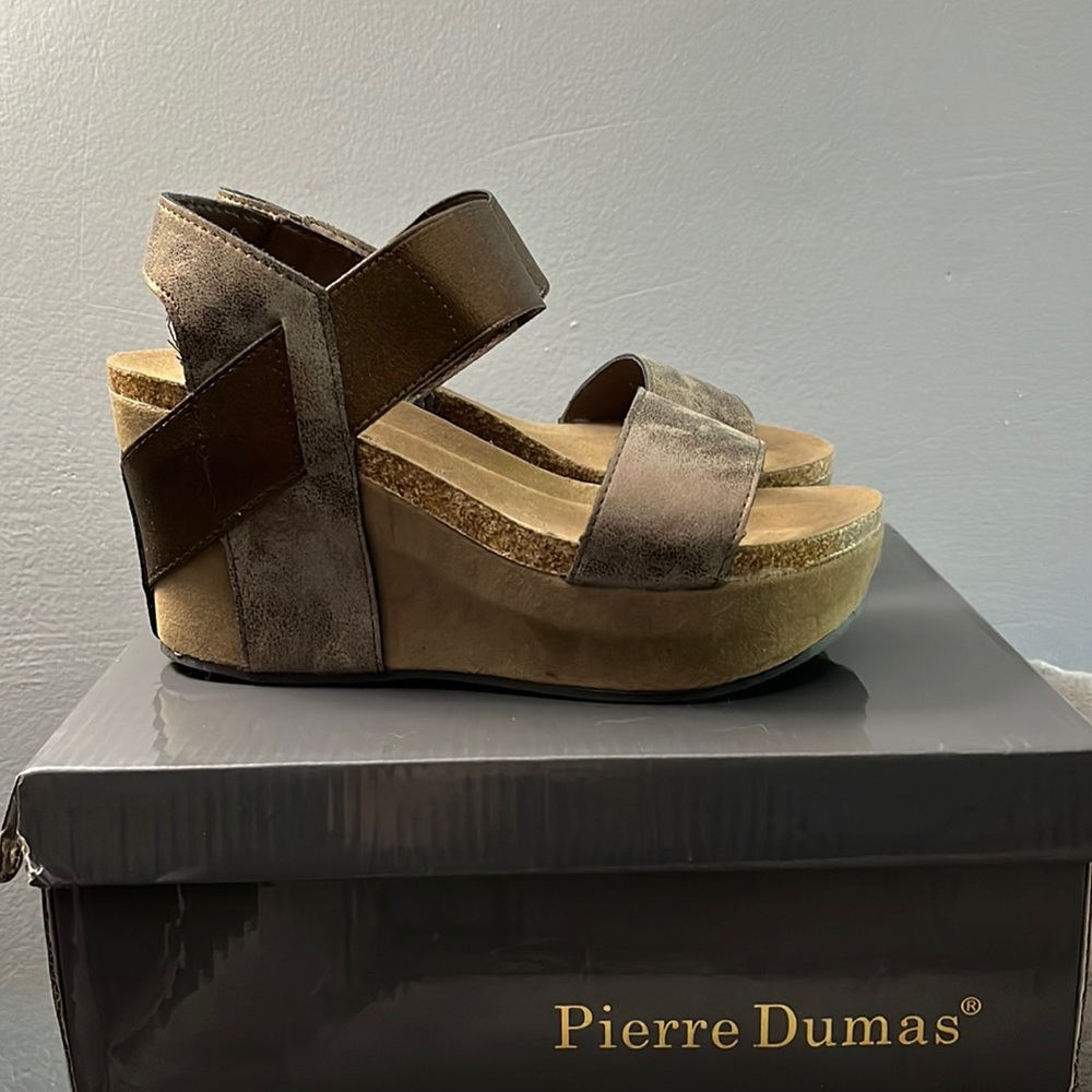 Wedged heels, open toe